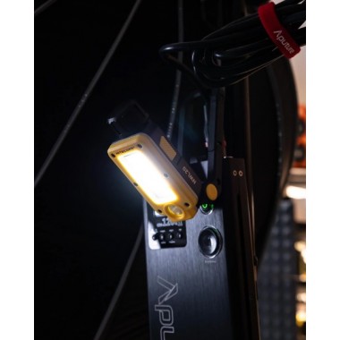 Фонарь NITECORE NWL20 (600 люмен, 93 м, 78 часов, аккум.21700)