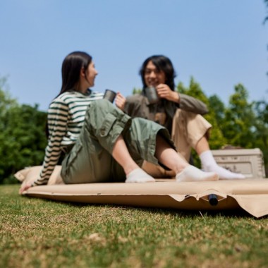 Коврик самонадувной NATUREHIKE D01, с подушкой, кремовый