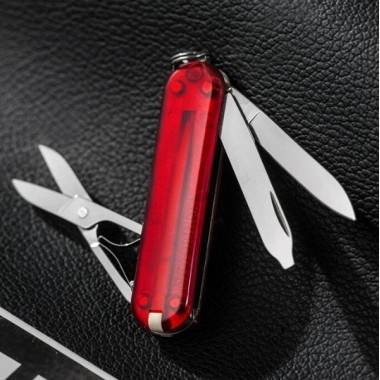Нож перочинный Victorinox Classic SD (0.6223.T) 58 мм, 7 функций, прозрачный красный